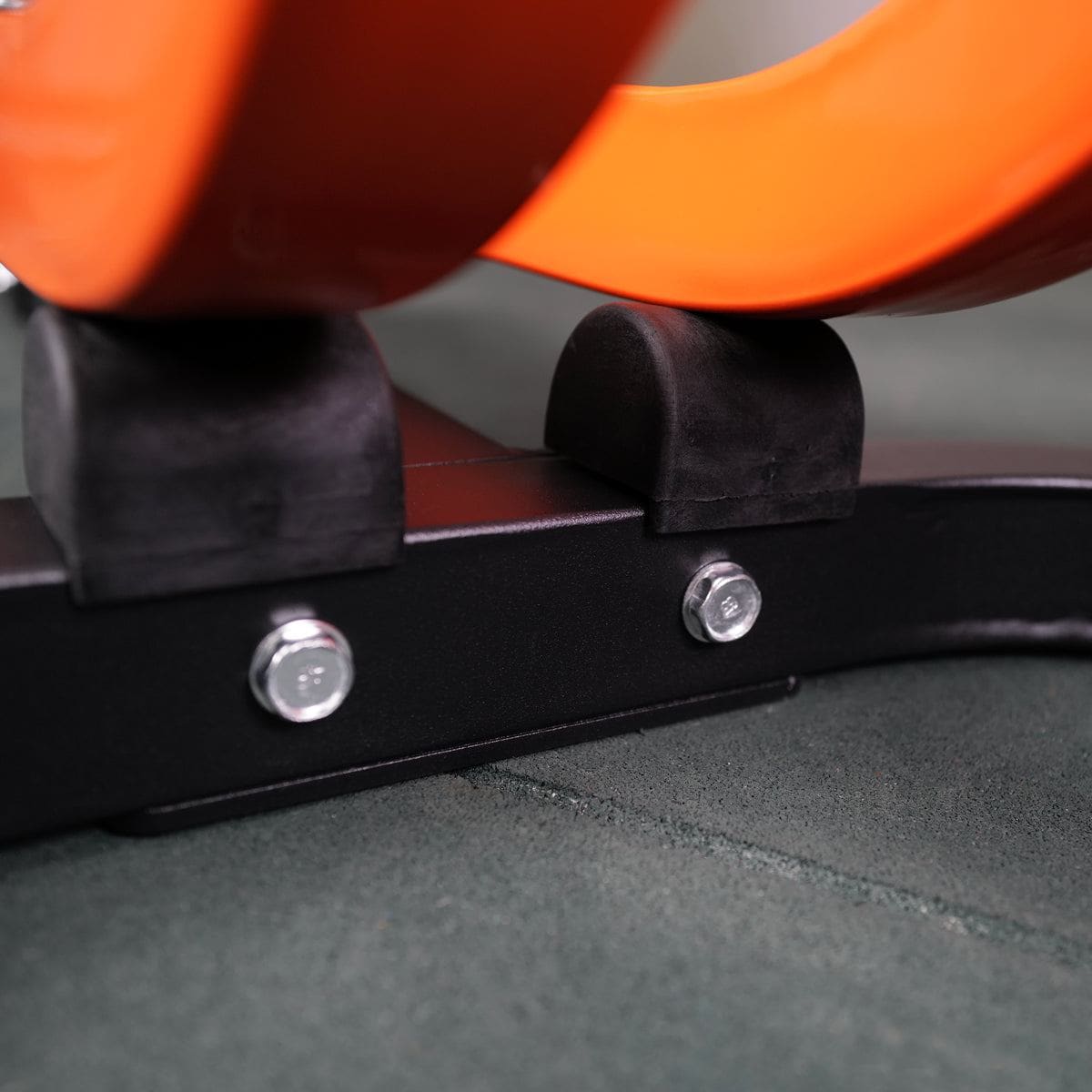 ATTIVO Seated Row/Chest Pull Machine with Independent Arms