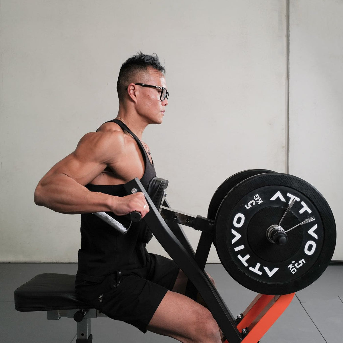 ATTIVO Seated Row/Chest Pull Machine with Independent Arms