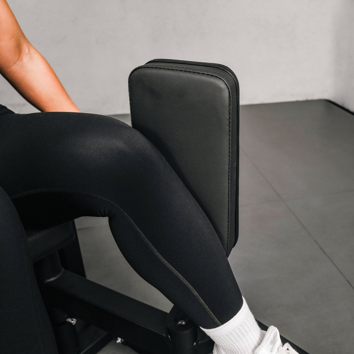 ATTIVO L4 Pro Plate Loaded Hip Adductor & Abductor