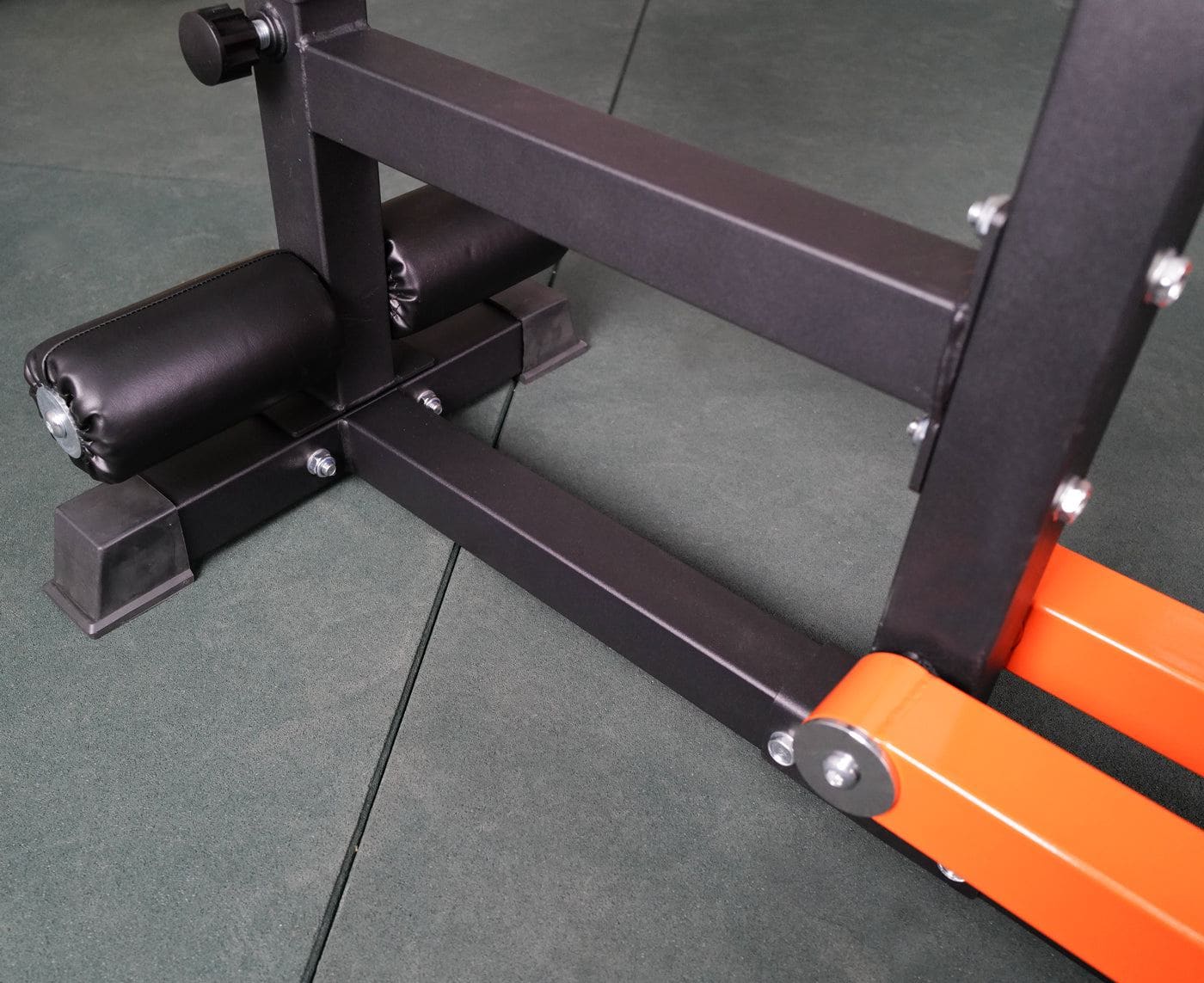 ATTIVO Seated Row/Chest Pull Machine with Independent Arms