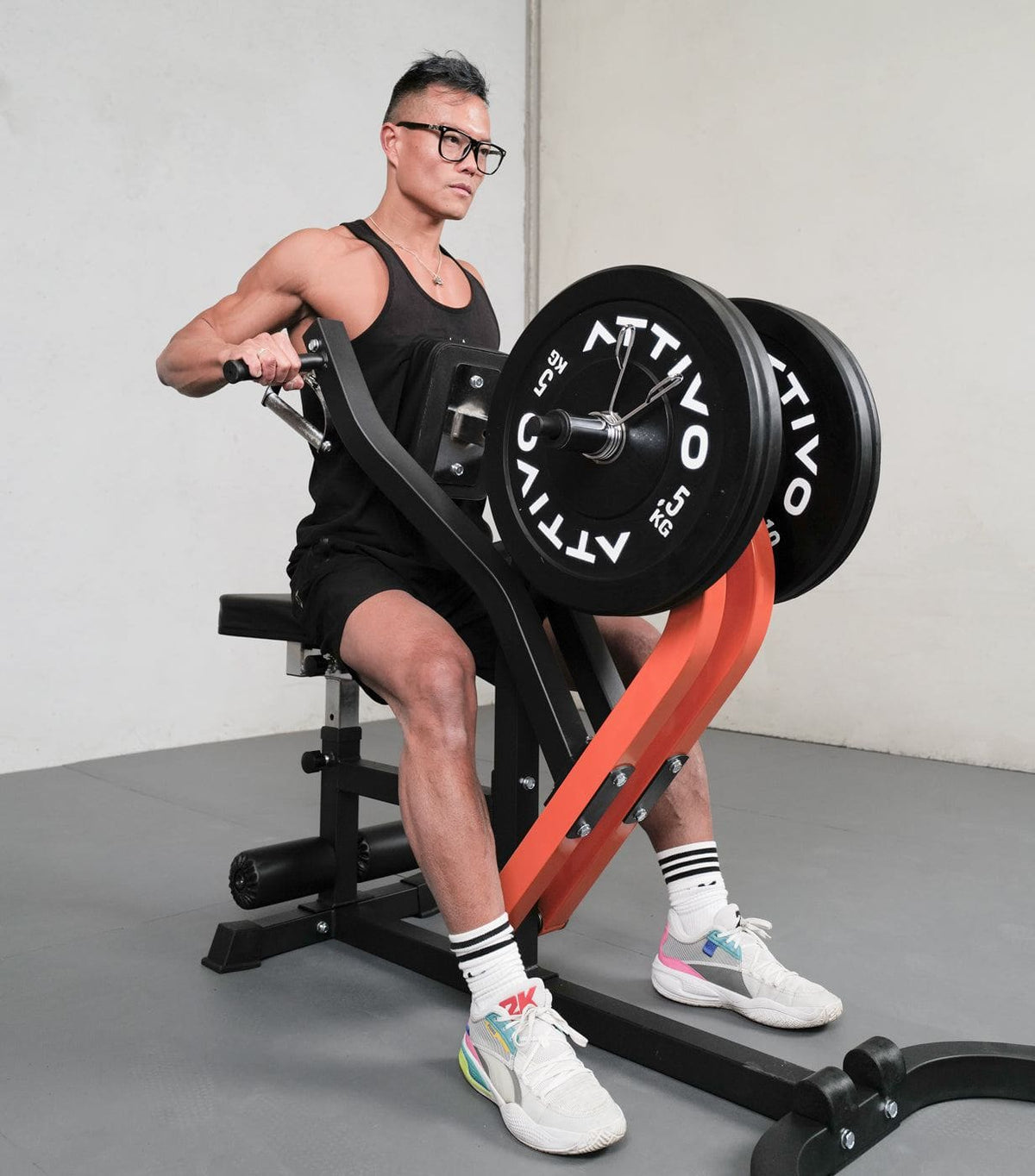 ATTIVO Seated Row/Chest Pull Machine with Independent Arms