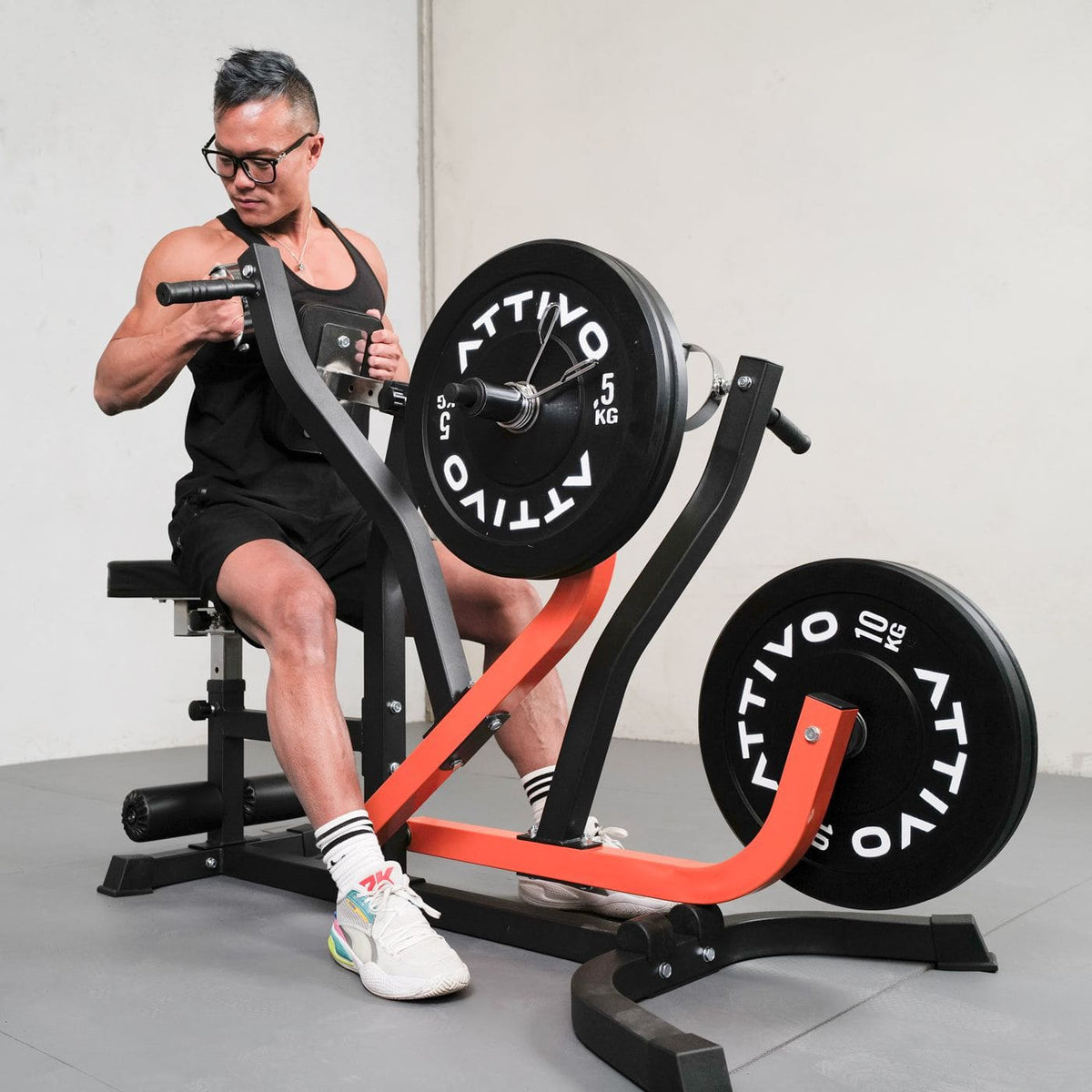 ATTIVO Seated Row/Chest Pull Machine with Independent Arms